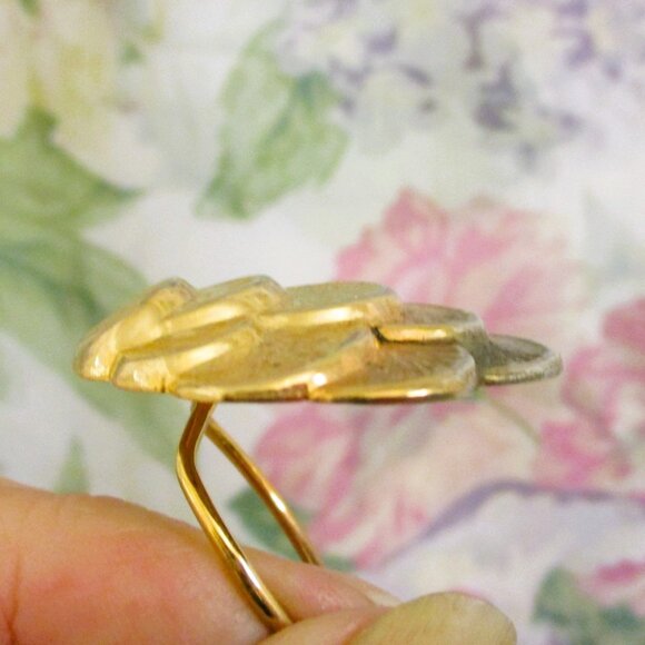 Vintage JERI-LOU Gold Dress Clips: 1960s Swirl & Disk Yellow Gold Scarf Clips - Picture 13 of 15